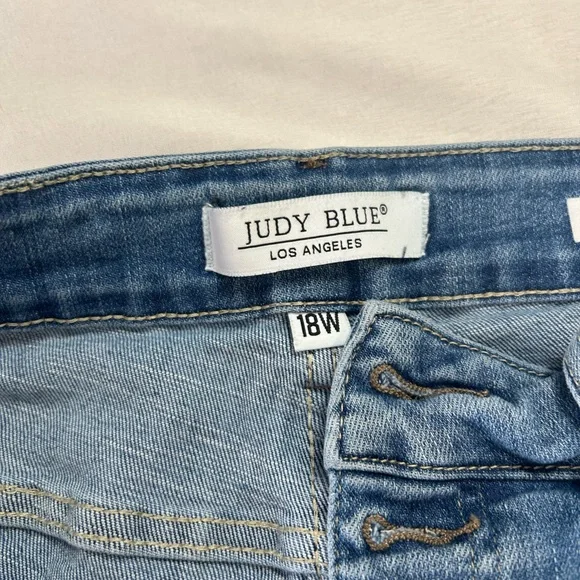Judy Blue Light Blue skinny Jeans - Picture 2 of 11